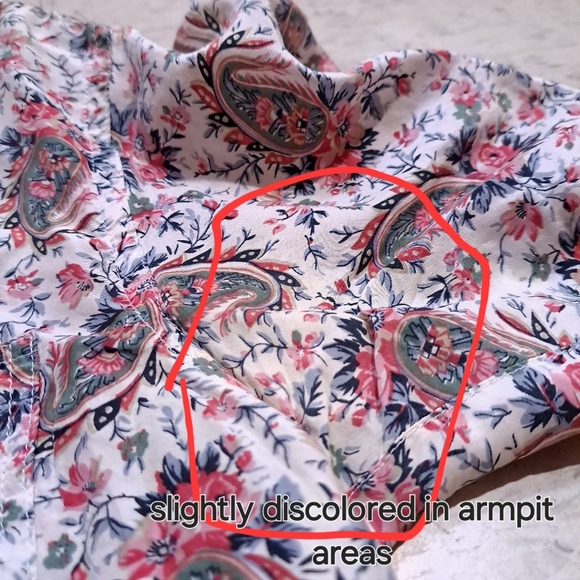 Footlocker | Pink and White Button Down Shirt with Paisley Pattern 100% silk - Picture 10 of 10